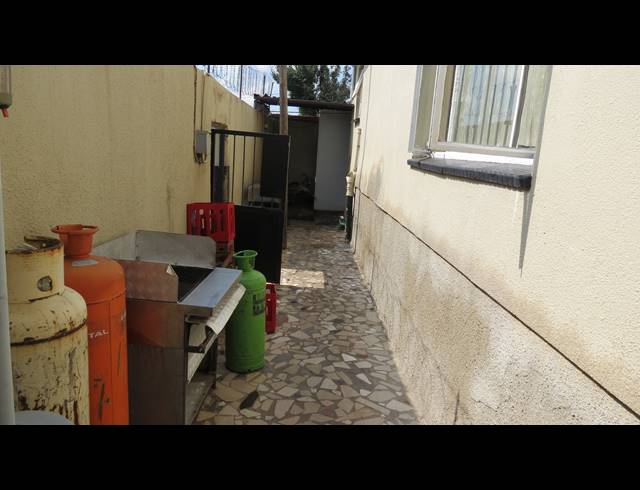 3 BEDROOM FREEHOLD FOR SALE IN KAGISO